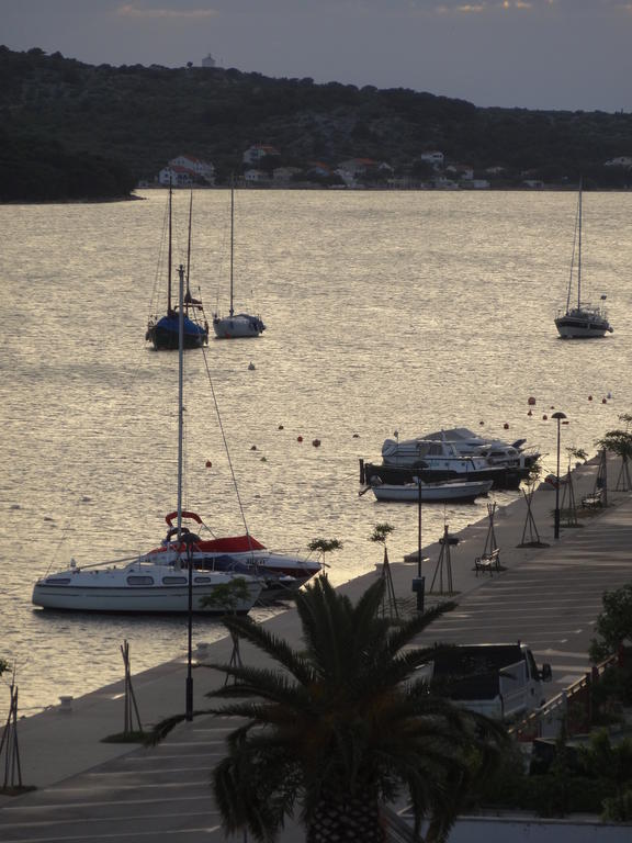 Gina Bed & Breakfast Tisno Rum bild