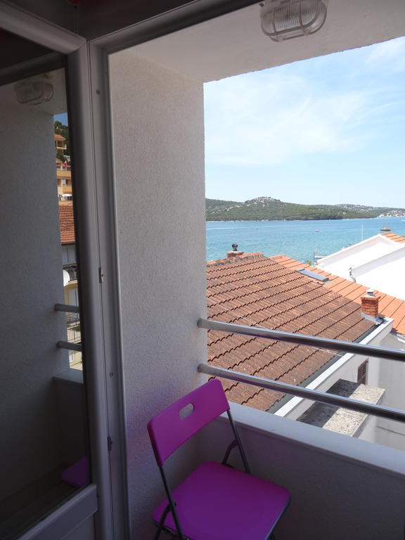 Gina Bed & Breakfast Tisno Rum bild