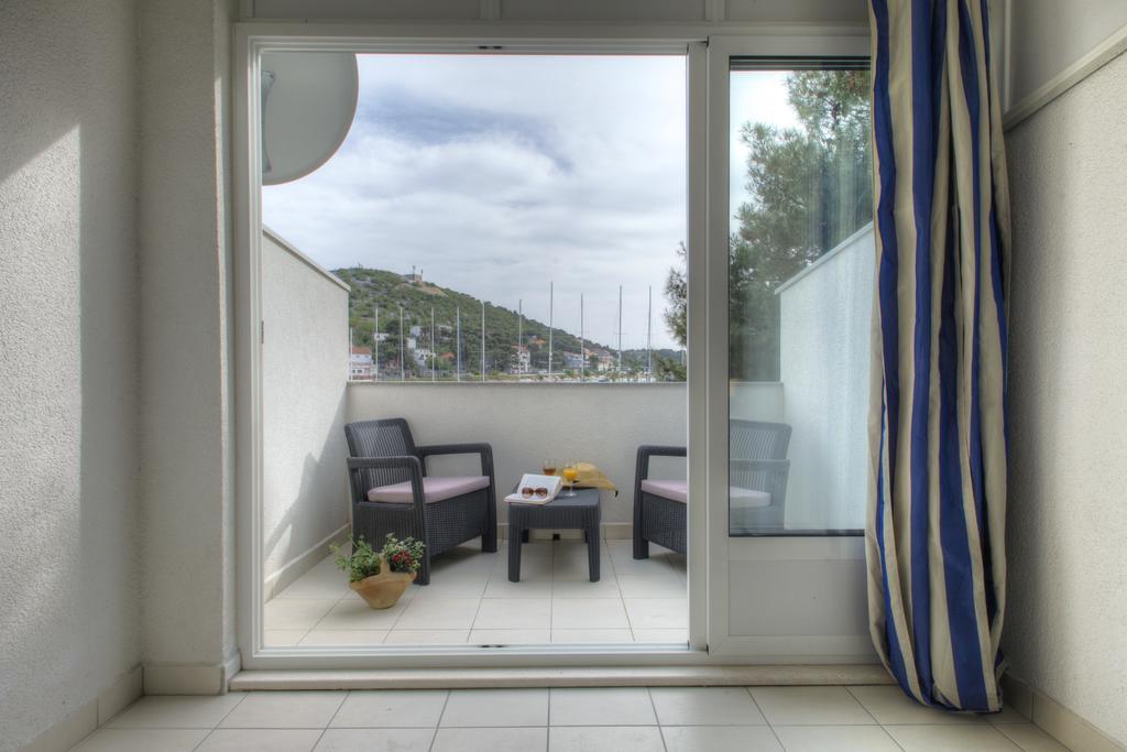 Gina Bed & Breakfast Tisno Exteriör bild