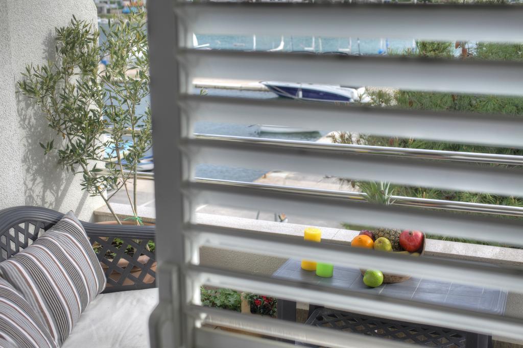 Gina Bed & Breakfast Tisno Rum bild