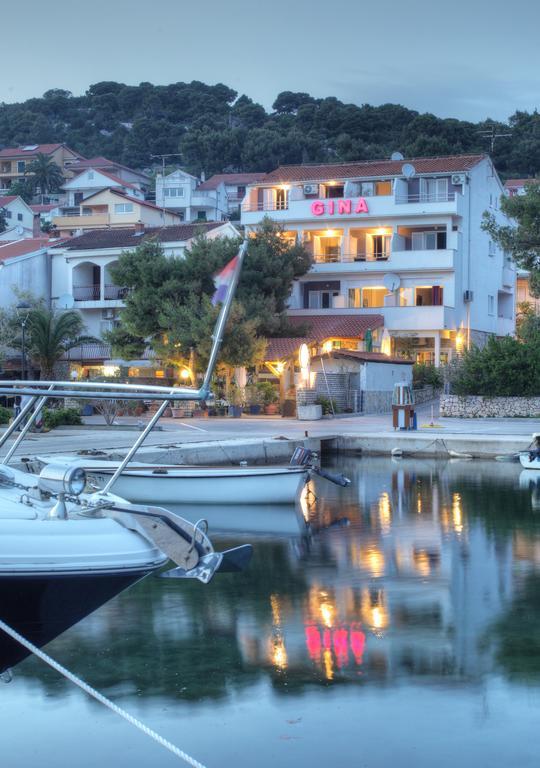 Gina Bed & Breakfast Tisno Rum bild